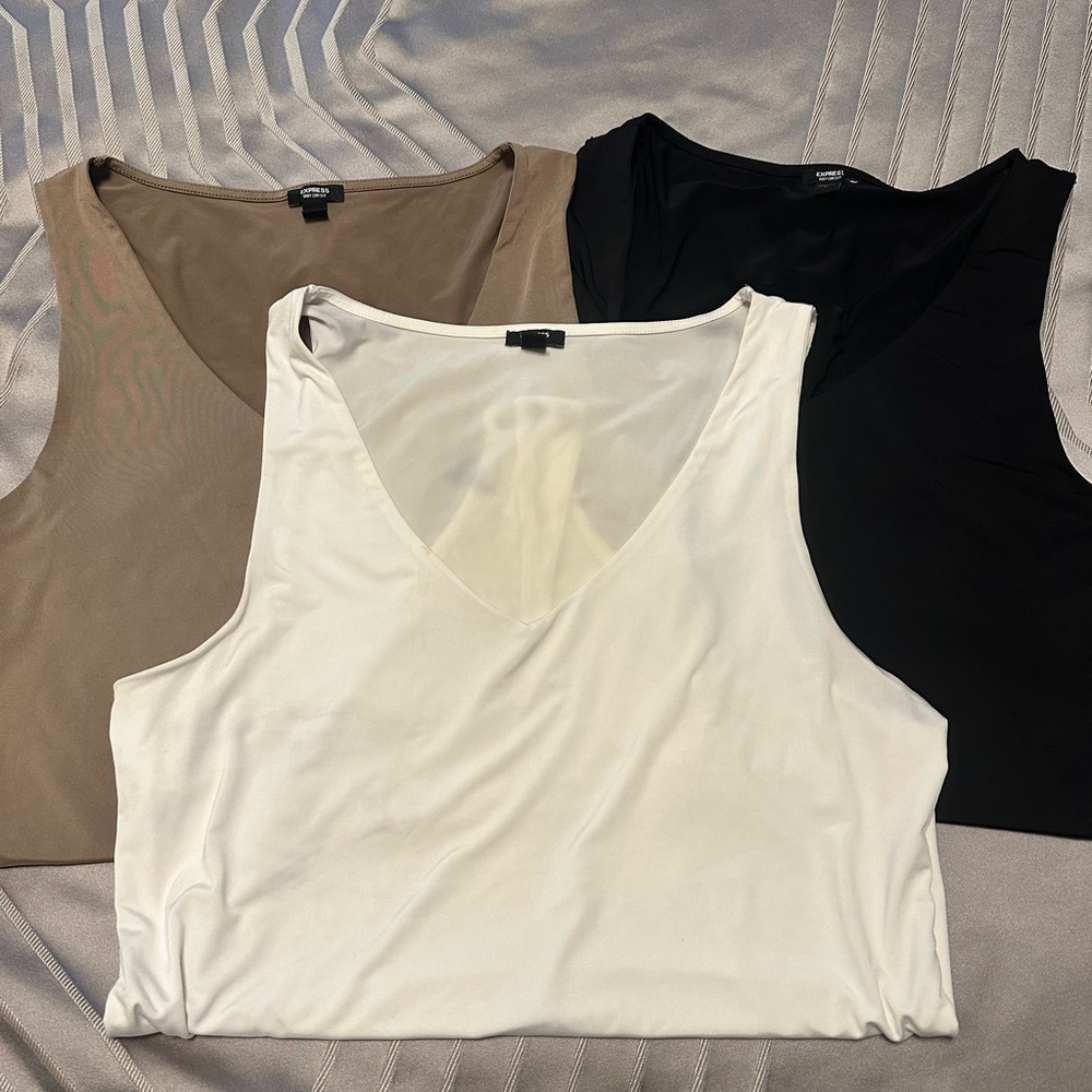 Set of 3 v-neck thing body suits